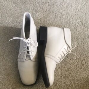 St Johns Bay Kerri Women Off White Leather Ankle Laced Up Boots-Size 6M